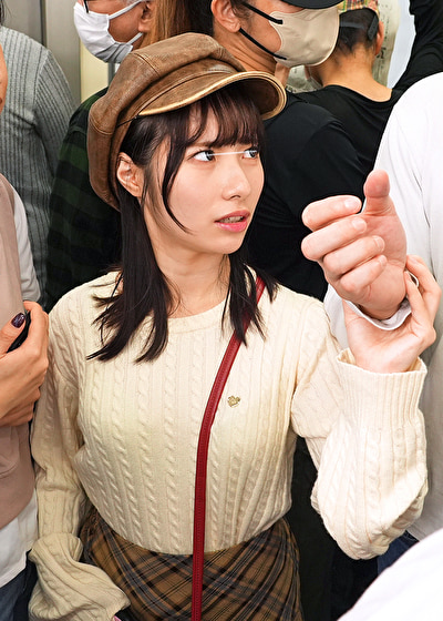 生意気女子をガン突きまくる駅弁中出し羞恥 友達の前ではイキってるチビ