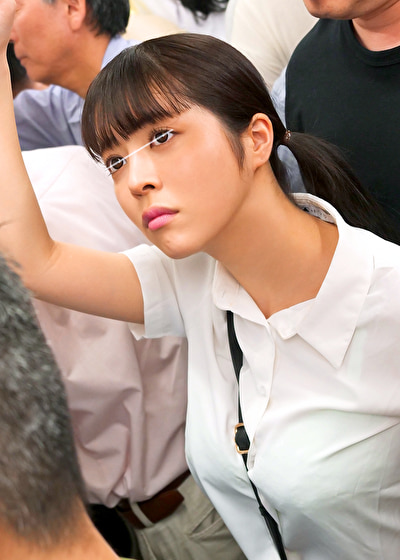 巨乳少女羞恥電車 2 発育した胸を変態性癖で汚しまくれ！ 推定Iカップ 潮透け好感度娘