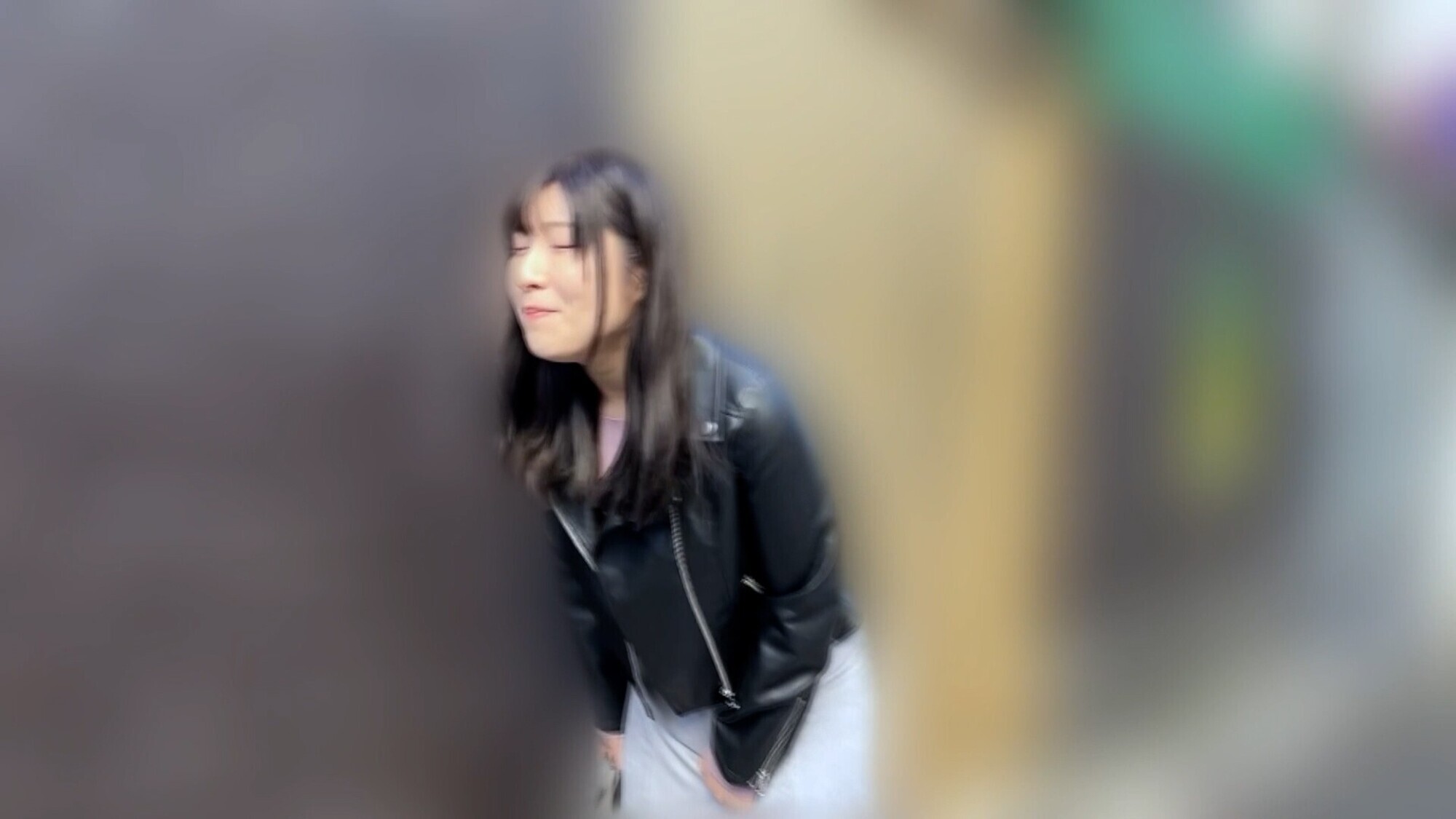 さくらちゃんとリモバイ散歩！街中で絶頂恥辱プレイ！