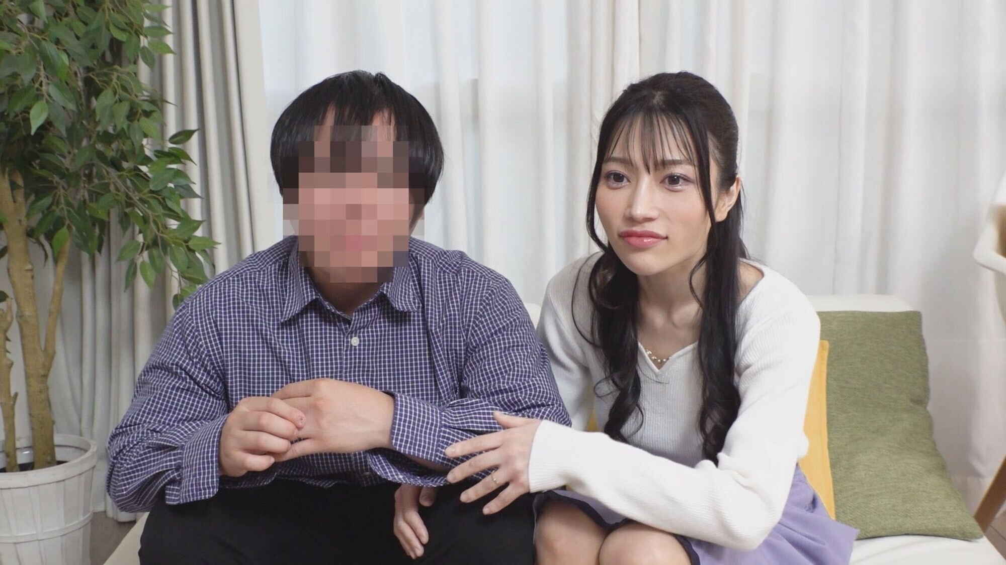 素人参加型バラエティ 観察モニタリング 愛する夫の目の前で自慢の爆乳を揉みほぐされ秒で感じまくって他人男に寝取られた妻 ひなみ