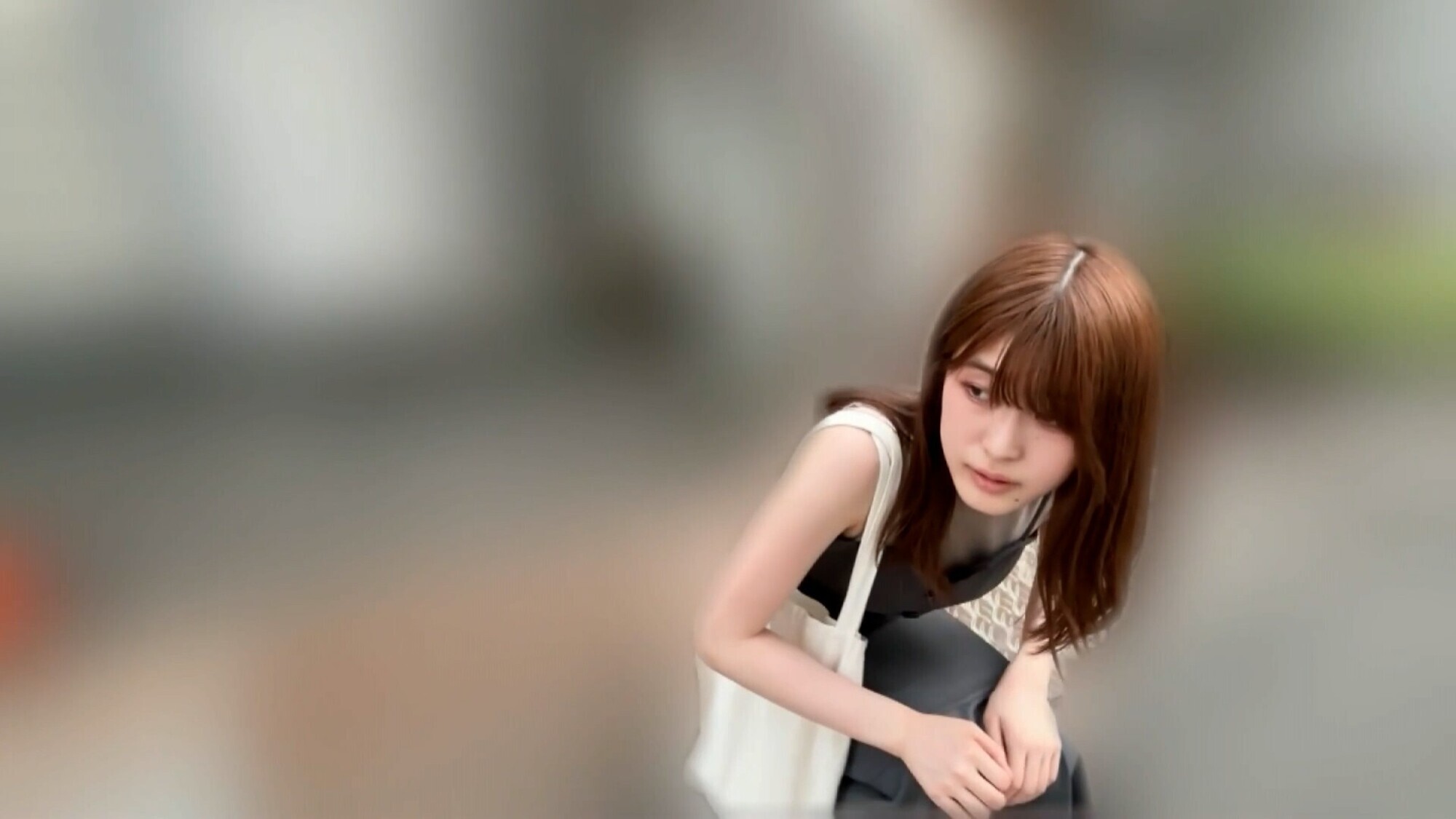 高城なぎさちゃんとリモバイ散歩！街中で絶頂恥辱プレイ！